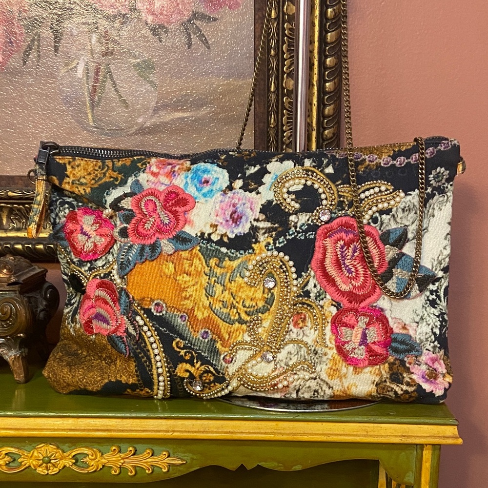 Floral Embroidered Chain Shoulder Bag - Black & Pink